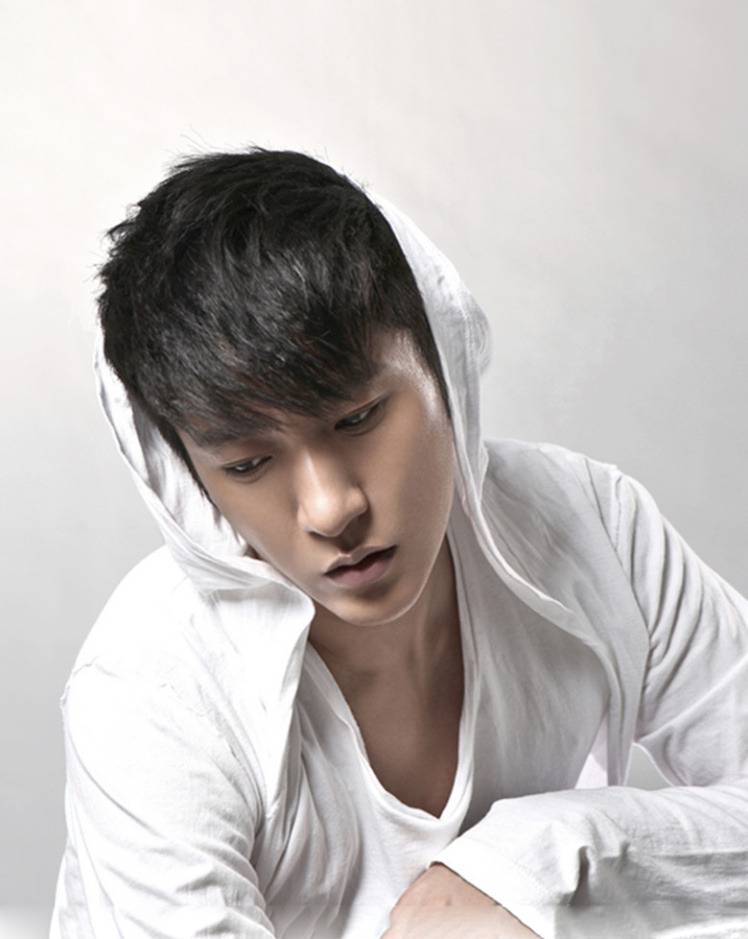 李宇春男友李炳辰大有來頭 盤點李宇春的緋聞男友們