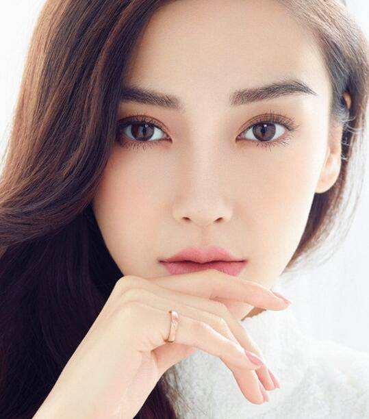 AngelaBaby楊穎父母家庭背景揭秘 整容前后照對比驚人