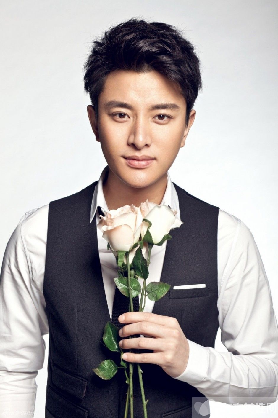 賈乃亮整容前后照曝光 揭賈乃亮隱性富二代背景驚人