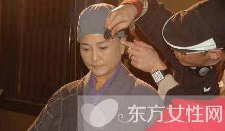 鄭佩佩個人資料 鄭佩佩炮轟張柏芝惹粉絲怒罵