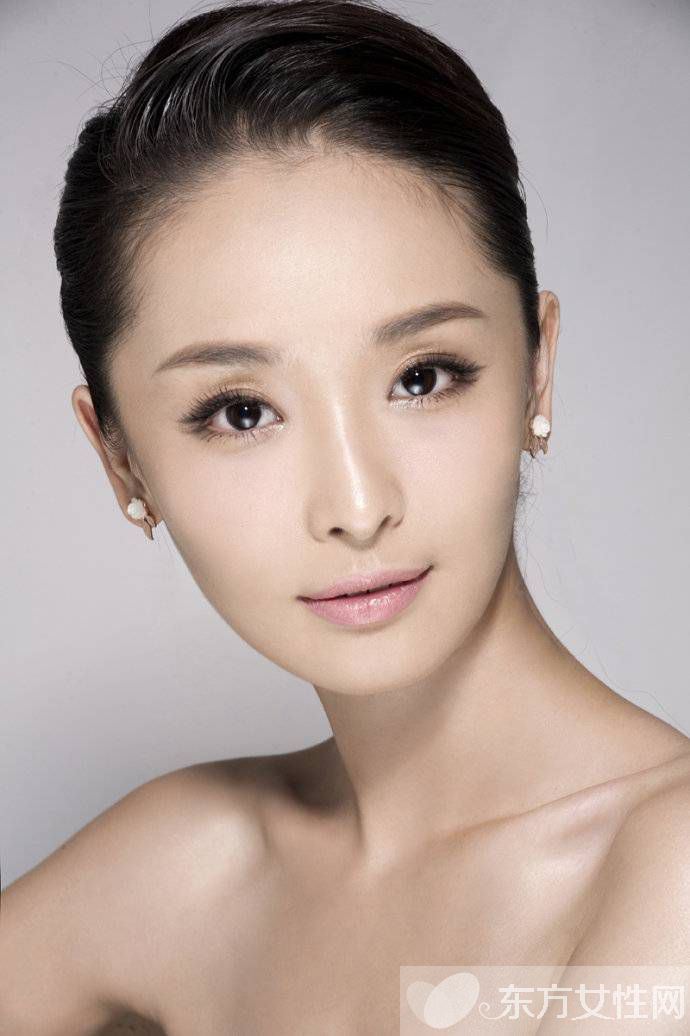 李曼床戲太騷個人資料遭扒 李曼羅晉分手原因揭秘