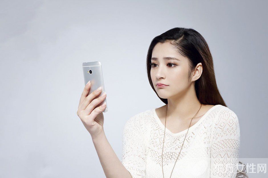 李心艾不雅照曝光微博遭扒 整容前后照網(wǎng)友稱不認(rèn)識了