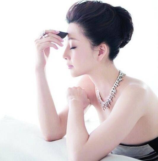 殷桃的現(xiàn)任丈夫背景資料 替父還債陷 包養(yǎng)門 真相