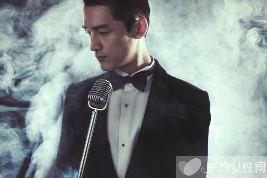 胡歌頻繁 示愛 閆妮 胡歌 很感謝當年閆妮吻了我