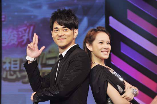 主持人李晨老婆趙瓊背景資料 李晨連發(fā)三條微博報(bào)母子平安