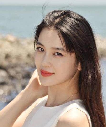 她也是中戲?；?卻怎么也紅不起來