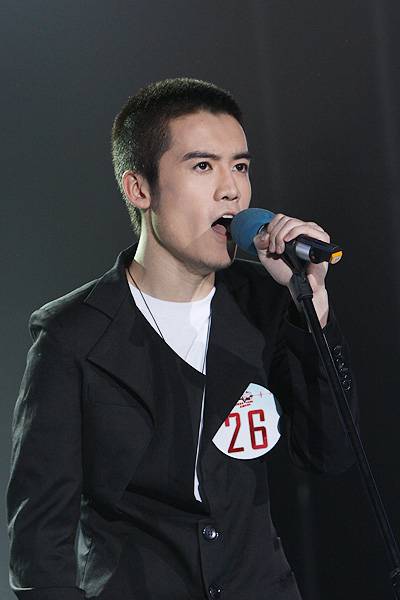 快男張?zhí)煲绑w育場(chǎng)捅傷他人 網(wǎng)友紛紛為其擔(dān)憂星途