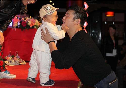 丫蛋老公王金龍有才卻不紅 為了填飽肚子全家人撿破爛