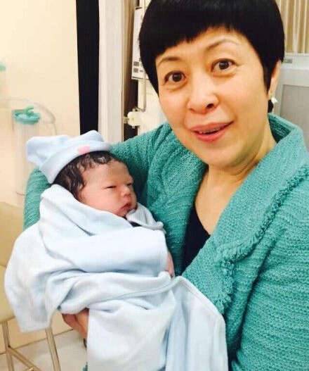 林申示愛嬌妻遭妻嫌 林申老婆楊雨辰漂亮美艷不輸當(dāng)紅女星