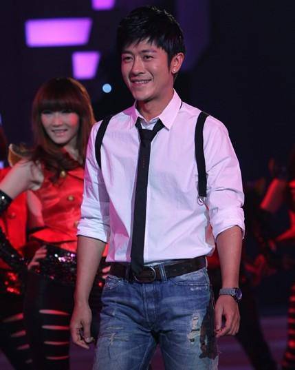 林申示愛嬌妻遭妻嫌 林申老婆楊雨辰漂亮美艷不輸當(dāng)紅女星