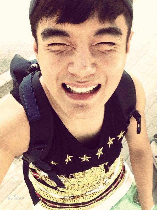 張驍晗個(gè)人資料 張驍晗演繹《淑女澀男》高顏值富二代受熱捧