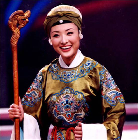 央視主持人周濤簡歷 主持人周濤老公路云照片