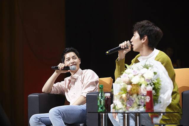 李光洙女友遭曝光 李光洙疑似公開戀情 我們一年了