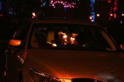 盧庚戌嬌妻張辛怡性感寫真 隱婚四年玩車震當(dāng)眾激吻