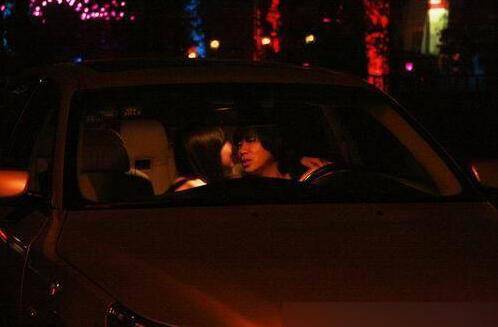 盧庚戌嬌妻張辛怡性感寫真 隱婚四年玩車震當眾激吻