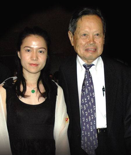 述楊振寧與前妻杜致禮師生之戀 楊振寧和翁帆相差54歲勇敢結(jié)婚