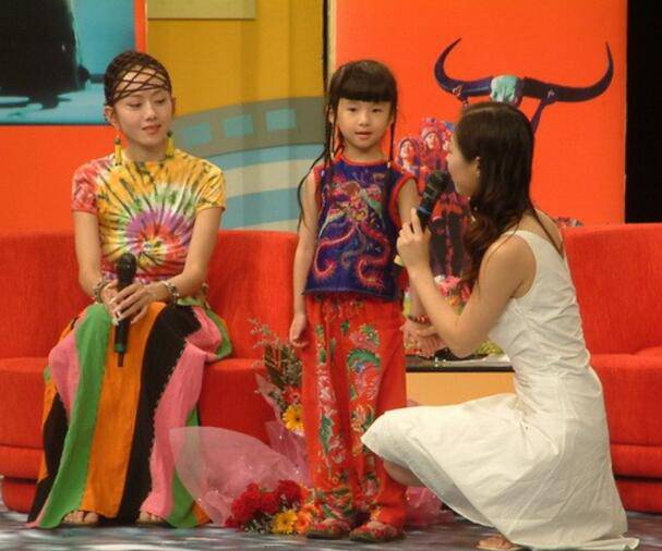 小彩旗老公是誰 楊麗萍外甥女小彩旗成名之路大揭秘