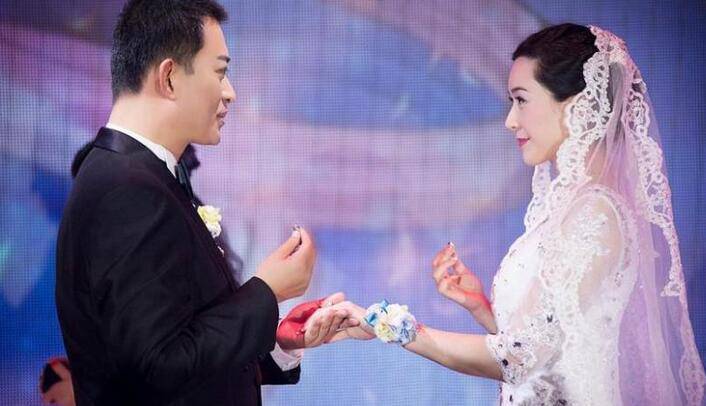 黃海冰現(xiàn)任老婆甄錫個人資料 甄錫私下生活照曝光