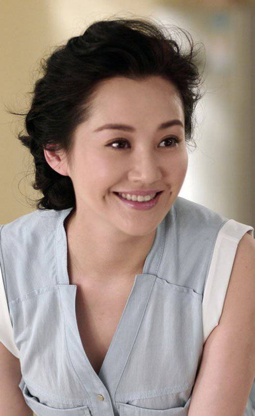 梨渦女神許晴結(jié)婚了嗎 許晴微博曬床照遭網(wǎng)友調(diào)侃沒穿上衣