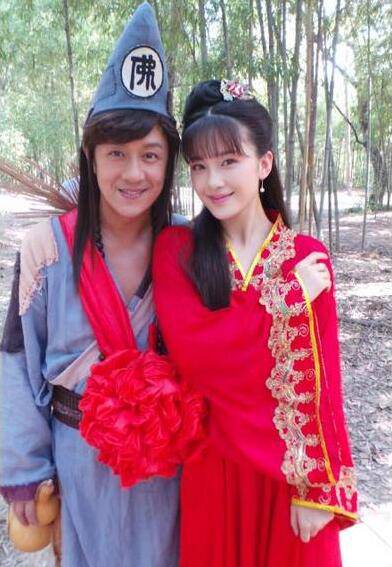 她也是中戲?；?卻怎么也紅不起來