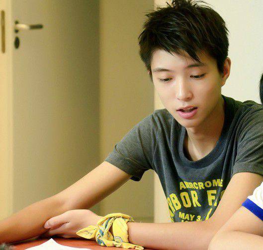 左溢身高對比圖 左溢一年級流利英文秒殺全場