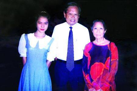 述楊振寧與前妻杜致禮師生之戀 楊振寧和翁帆相差54歲勇敢結(jié)婚