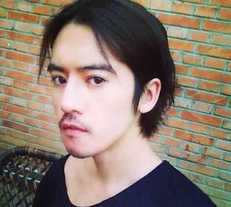 快男張?zhí)煲绑w育場(chǎng)捅傷他人 網(wǎng)友紛紛為其擔(dān)憂星途