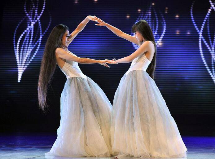 小彩旗老公是誰 楊麗萍外甥女小彩旗成名之路大揭秘