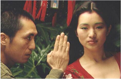 張藝謀前妻肖華簡(jiǎn)歷曝光 鞏俐小三插足逼張藝謀離婚