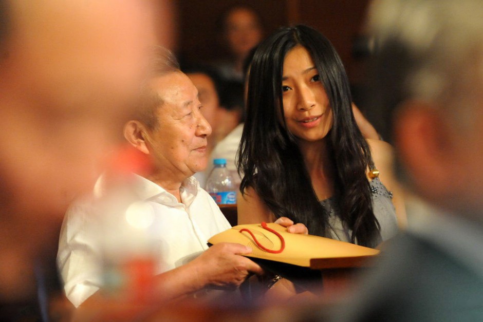 曝孫紅雷老婆王駿迪生活不檢點(diǎn) 錢到手就換男人