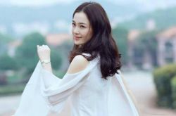 她也是中戲?；?卻怎么也紅不起來