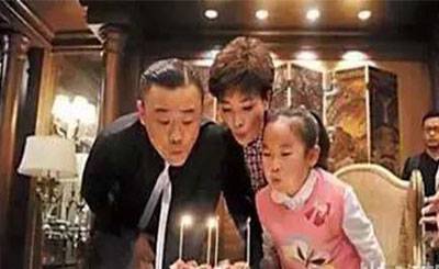 周立波女兒照片首次曝光 周立波老婆胡潔自稱不是富婆