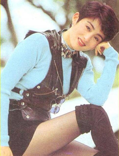 張敏激情三級片遭扒 全裸浴缸露奶劇照曝光