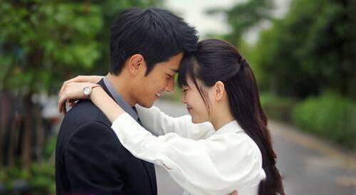 她也是中戲?；?卻怎么也紅不起來