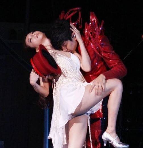 楊童舒臀部遭男粉絲強摸照片 楊童舒?zhèn)€人資料曝光