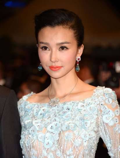  龍女郎 姚星彤透視門事件 姚星彤整容對比照遭扒