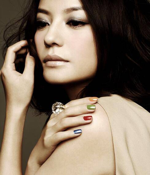 趙薇黃有龍婚紗照曝光 揭黃有龍個(gè)人資料家庭背景