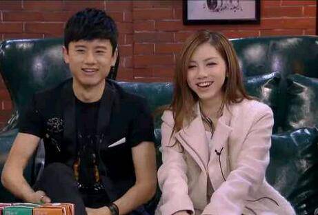 張杰鄧紫棋曖昧激怒謝娜 曝鄧紫棋張杰勾肩搭背照片