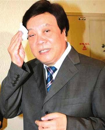 央視名嘴趙忠祥簡(jiǎn)歷 趙忠祥在美女兩腿之間性丑聞曝光