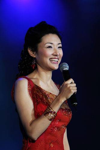 央視主持人周濤簡歷 主持人周濤老公路云照片