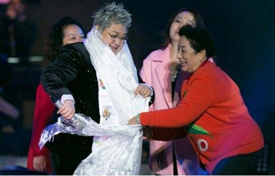 韓紅母親雍西不為人知的辛酸史 雍西個(gè)人資料曝光