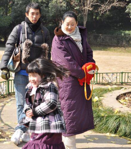許晴女兒正面照曝光 細(xì)數(shù)許晴瓊瑤式的戀愛歷程