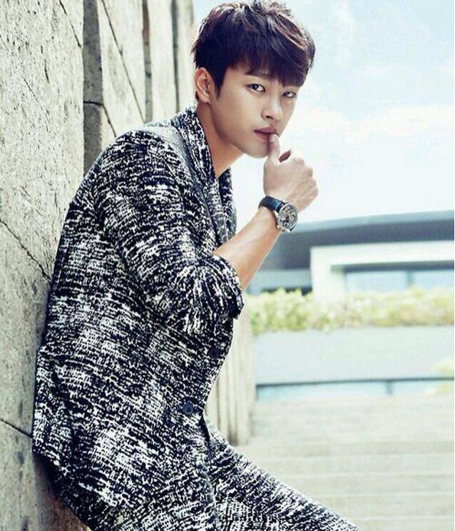 徐仁國(guó)整容前后對(duì)比太嚇人 遭本人否認(rèn)稱是減肥效果