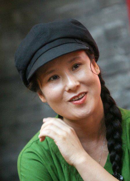 謝廣坤的扮演者唐鑒軍個人資料 唐鑒軍老婆王小華照片