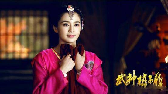 她也是中戲?；?卻怎么也紅不起來