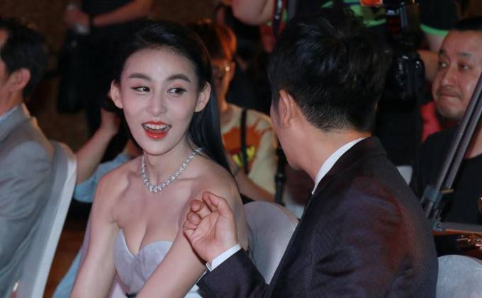 張曉龍妻子照片曝光  溫太醫(yī) 張曉龍否認(rèn)與陳思斯戀愛