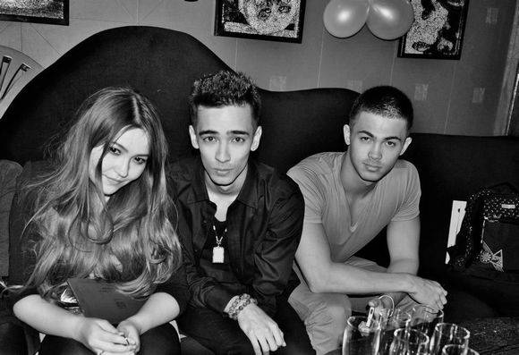 揭秘韋唯為什么離婚 韋唯的三個兒子近照曝光顏值超高