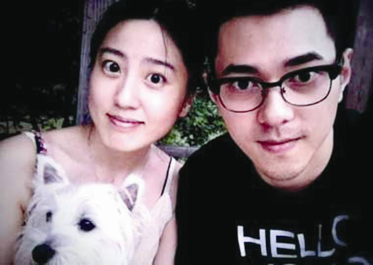 主持人李晨老婆趙瓊背景資料 李晨連發(fā)三條微博報(bào)母子平安