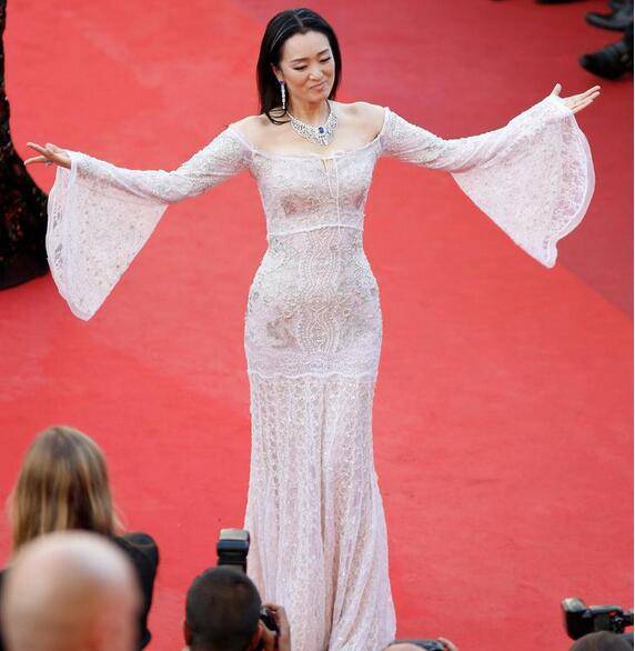 張藝謀前妻肖華簡(jiǎn)歷曝光 鞏俐小三插足逼張藝謀離婚