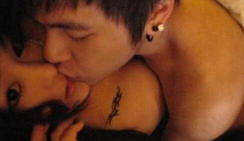 揭張馨予的乳有多大 瘋狂床照曝光裸胸誘惑無下限